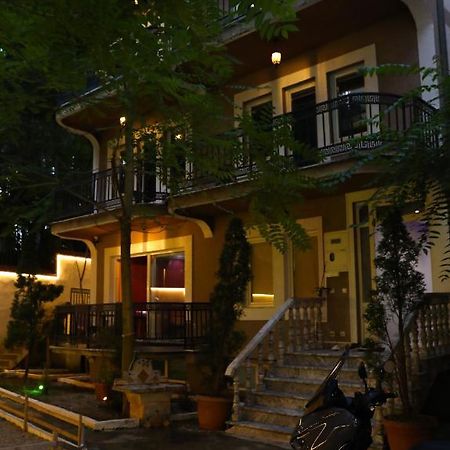 City Park Hostel พริสตีนา ภายนอก รูปภาพ
