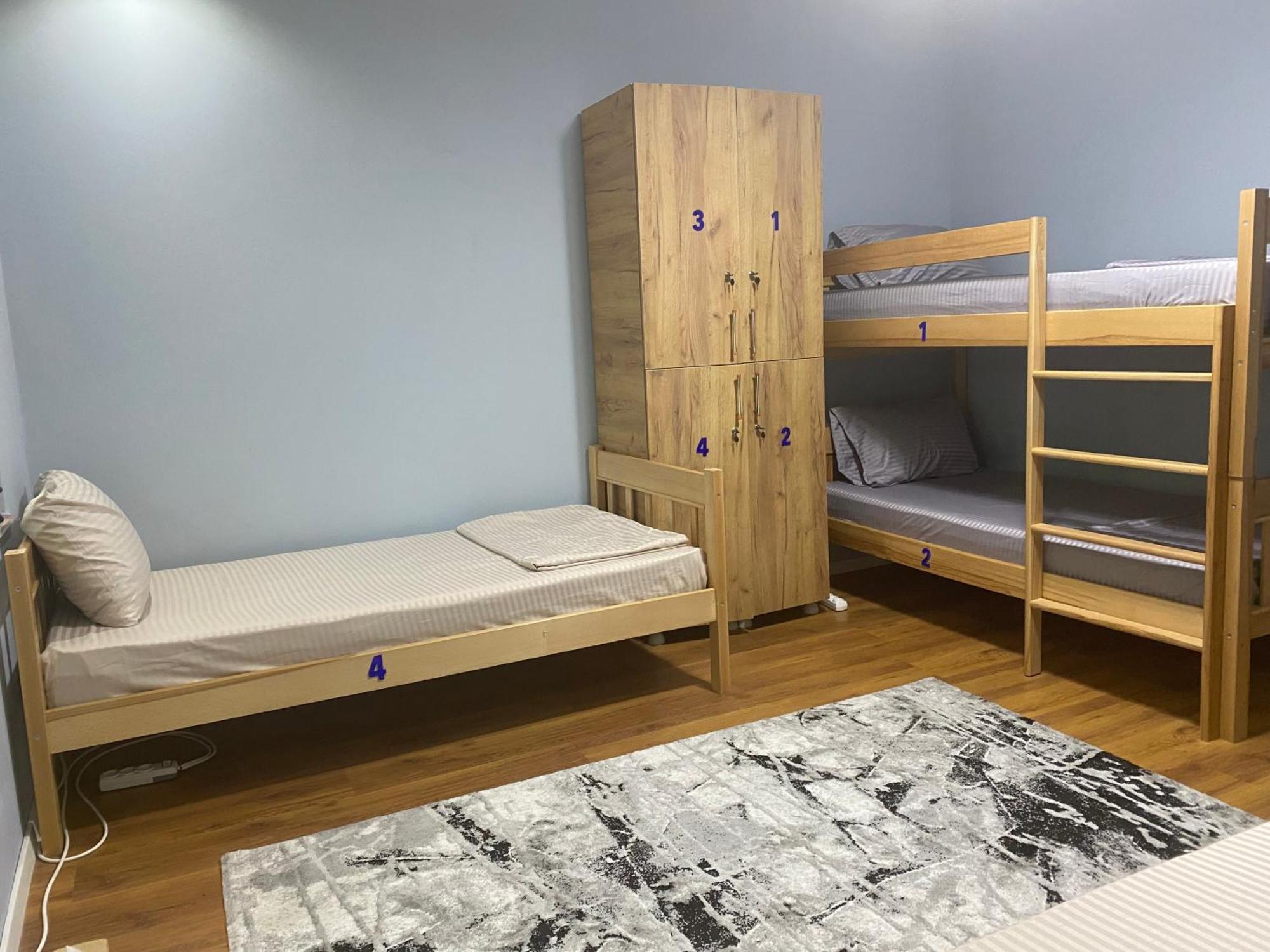 City Park Hostel พริสตีนา ภายนอก รูปภาพ